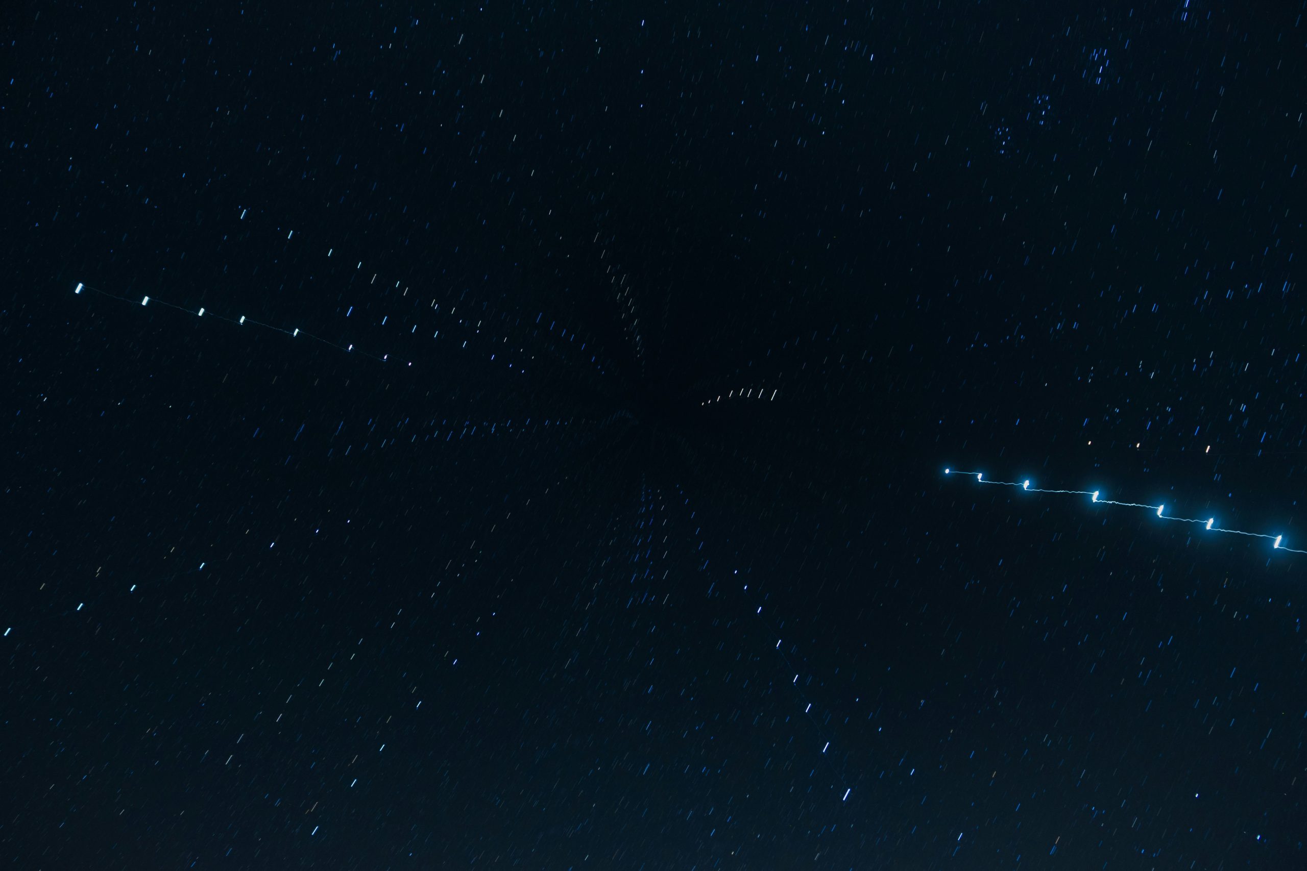 An expanding network visualizing unlimited levels of growth without traditional tier caps in a forex affiliate program.