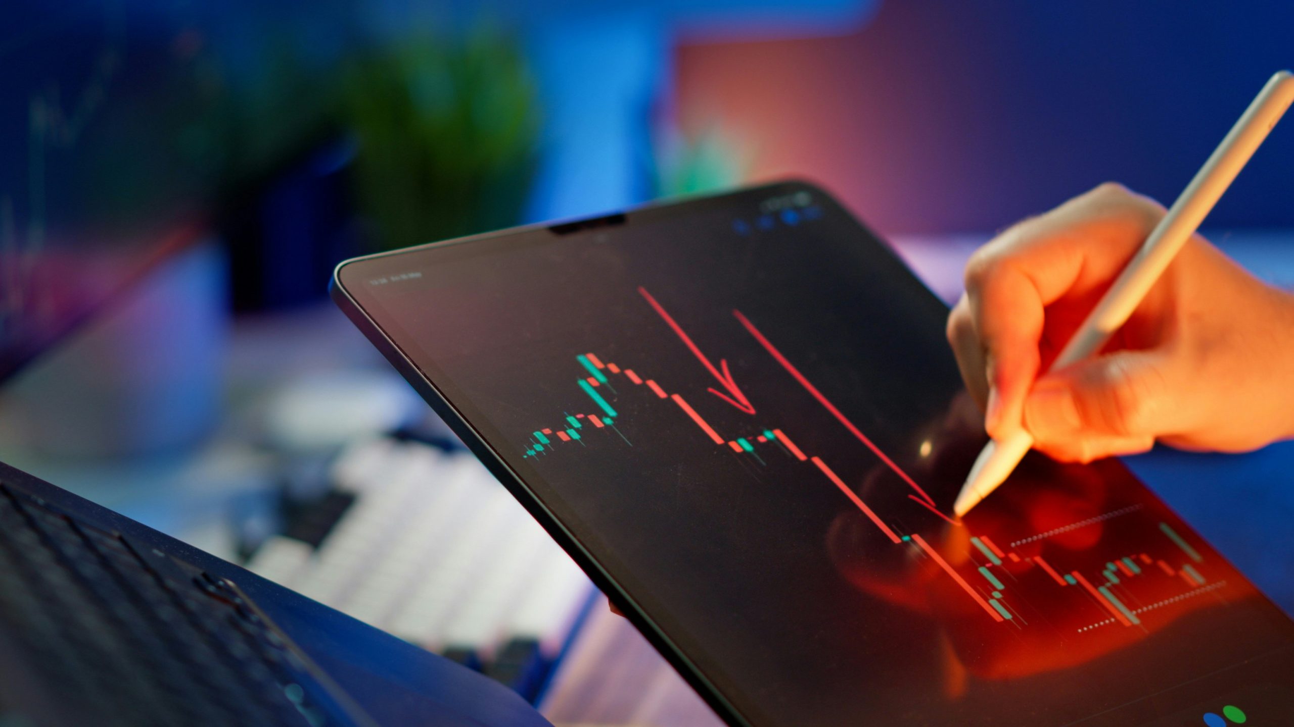 Image of a trader monitoring highly volatile financial charts, illustrating the risks retail investors face from geopolitical events and economic data surprises in speculative markets.