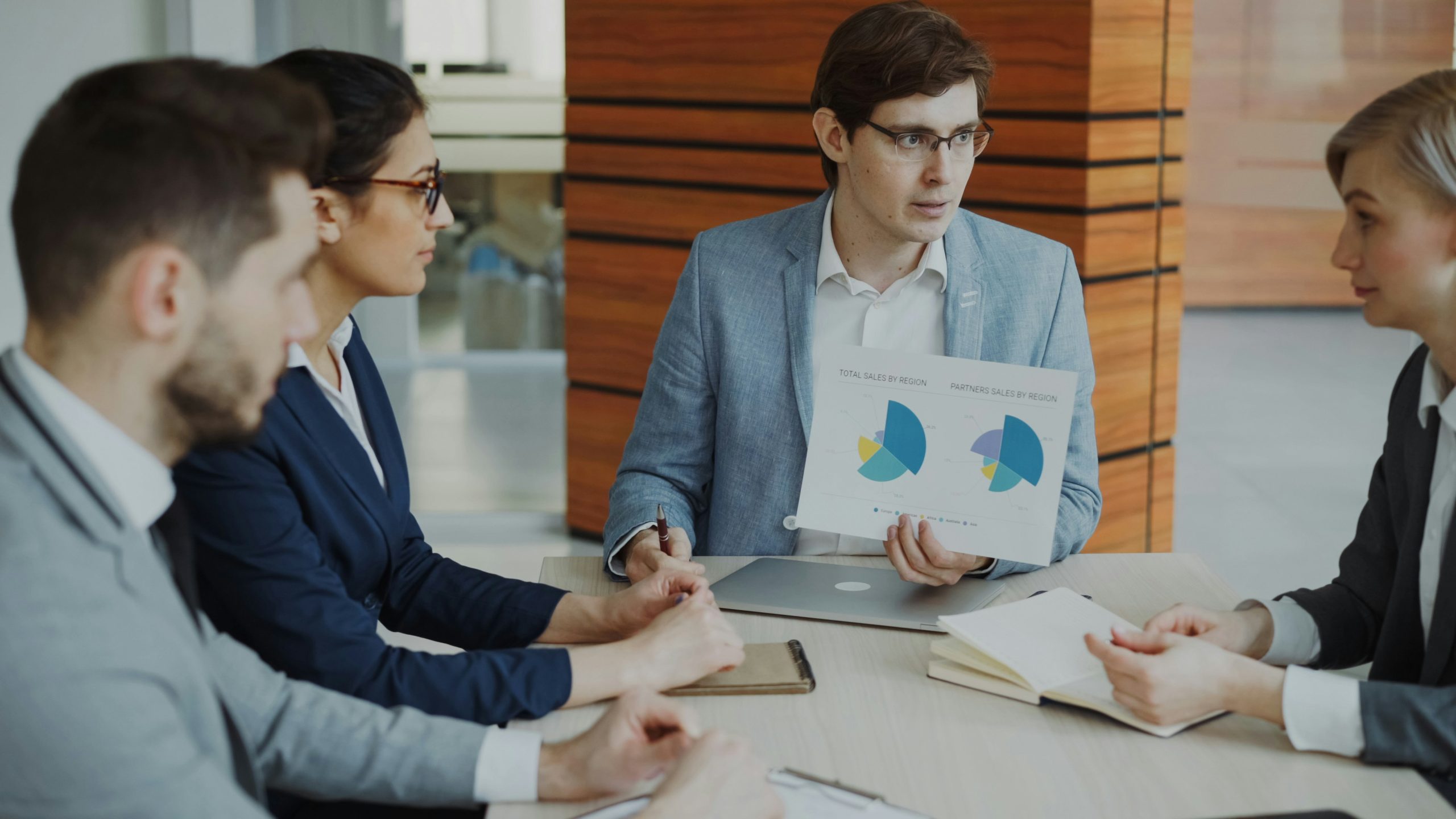 A trader looking at financial charts on multiple screens, symbolizing the strategic decision making between AI prop funding and AUM management for capital.