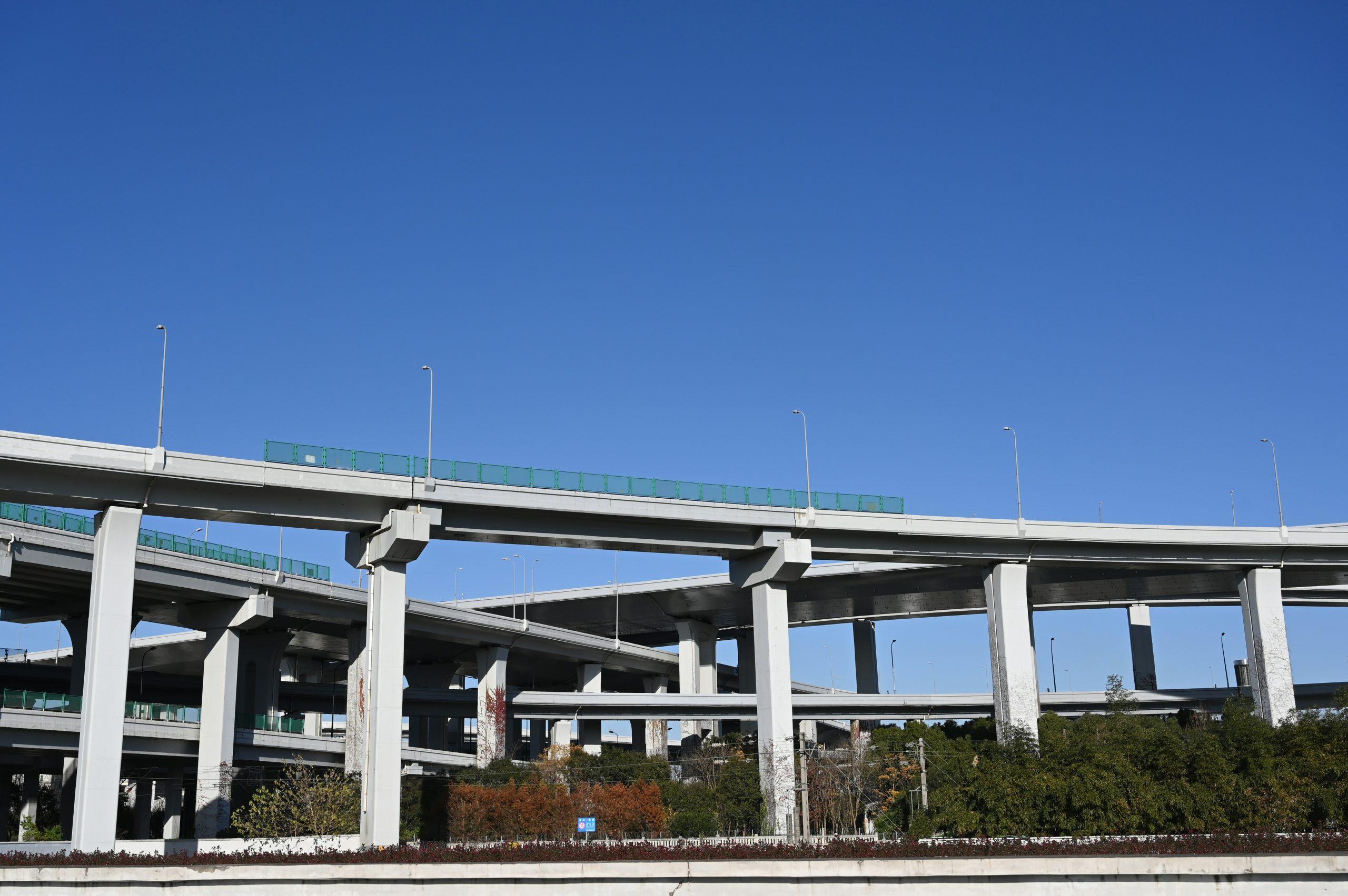 Diagram showing a multi-level network structure, focusing on how interconnected sub-IBs drive exponential business growth.