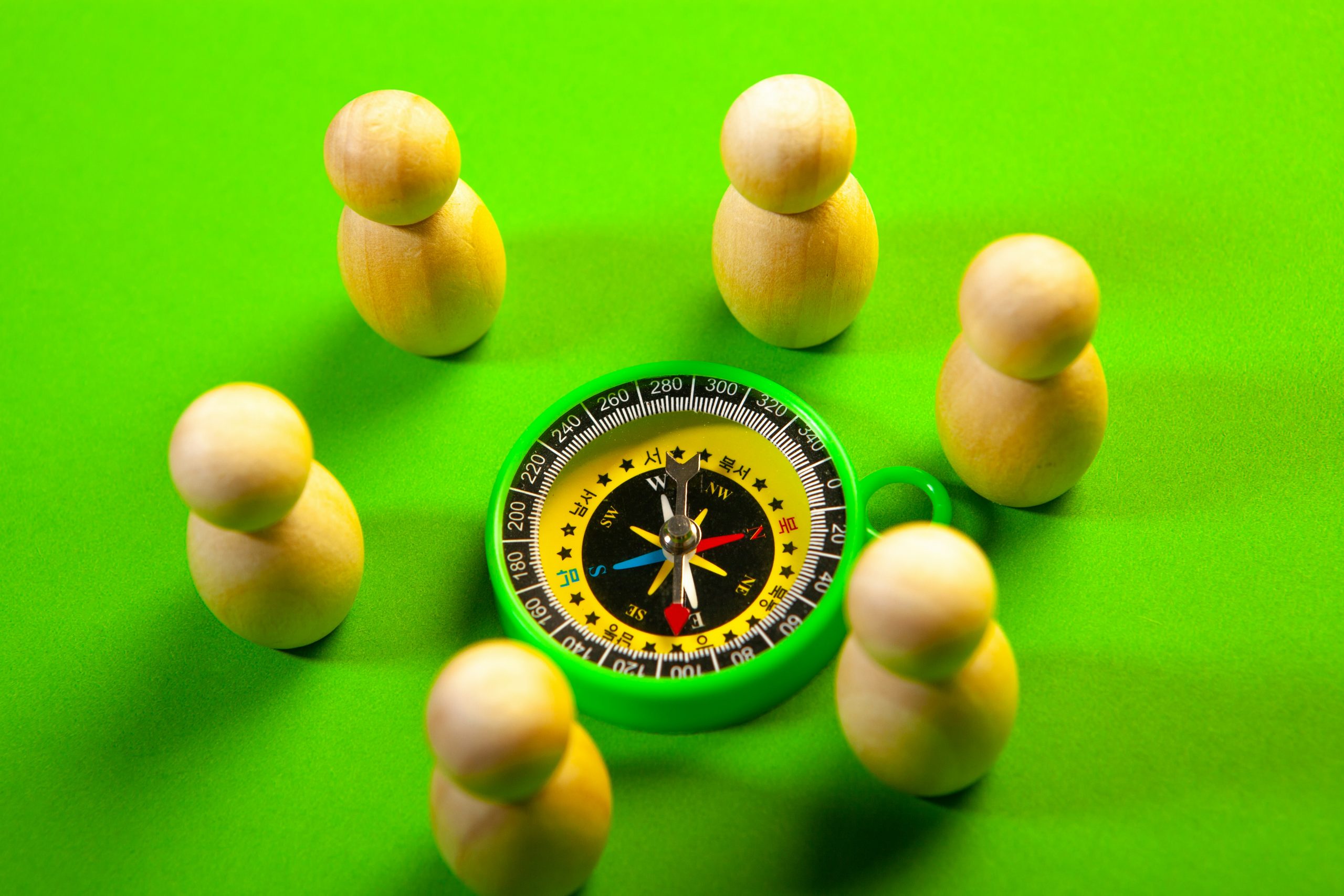 An individual or team contemplating different strategic growth options, symbolizing the choice between PAMM, MAM, and Copy Trading based on specific business goals.